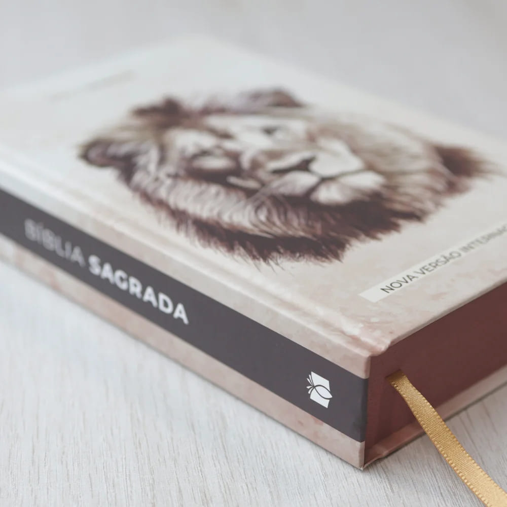 bíblia leão de judá, bíblia sagrada nvi, bíblia letra grande, bíblia letra maior, bíblia capa dura ilustrada, bíblia leão de judá capa dura, bíblia nvi leão de judá, bíblia estilizada, bíblia com capa bonita, bíblia evangélica leão de judá, bíblia presente masculino, bíblia moderna nvi