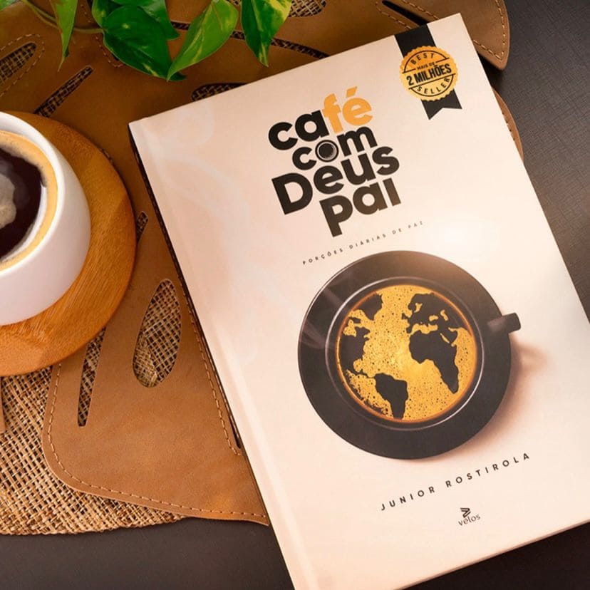 Café com Deus Pai – Porções Diárias de Paz,café com deus pai, devocional diário, livro cristão, mensagens de fé, porções diárias de pai, junior rostirola, devocional 2025, presente cristão, fé e esperança, livro devocional cristão, Capa do livro Café com Deus Pai – Devocional diário cristão